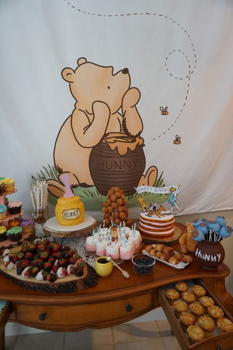 Winnie The Pooh Jello Cups, Winnie The Pooh Snack Table, Gender Reveal Pooh Bear, Winnie The Pooh Charcuterie Board, Pooh Baby Shower Ideas, Pooh Party, Classy Baby Shower, Winnie The Pooh Themes, Winnie The Pooh Baby Shower