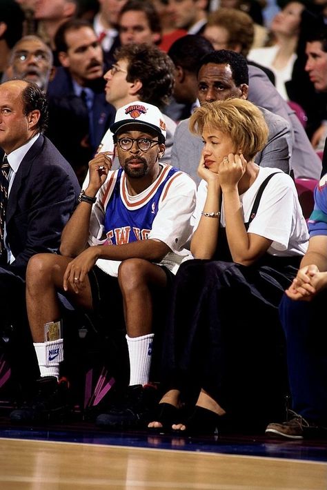 Spike Lee Jordan, Early 2000s Aesthetic Men, Spike Lee Fashion, Spike Lee Aesthetic, Spike Lee Outfits, Courtside Outfit Basketball Men, New York Knicks Outfit, Spike Lee 90s, Knicks Jersey Outfit