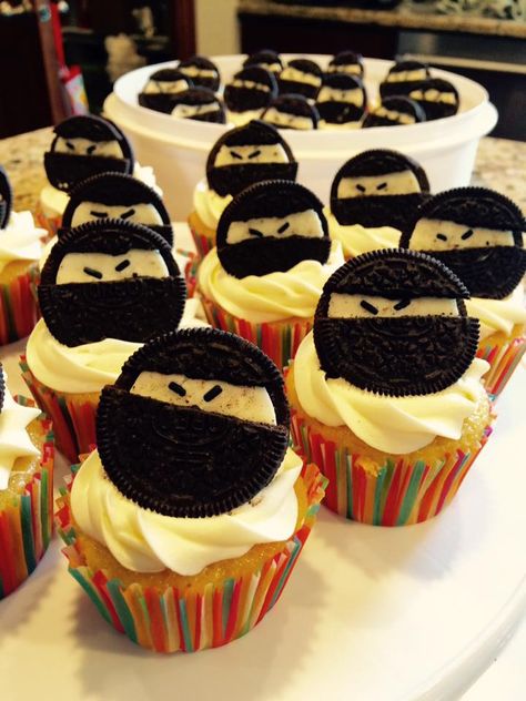 Ninja cupcake                                                                                                                                                                                 More Ninja Birthday Cupcakes, Samurai Birthday Party, Ninja Go Birthday Party, Ninja Theme Cake, Ninja Trunk Or Treat Ideas, Ninja Bday Party Ideas, Ninja Themed Food, Ninja Themed Birthday Cake, Ninja Party Cake