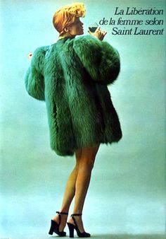 The Scandalous History of Shoulder Pads – Fashion's Flashback 70s Photoshoot, Green Fur Coat, Hans Feurer, Style Vert, Vintage Editorials, Mode Editorials, Ysl Saint Laurent, Fashion 70s, Green Fur