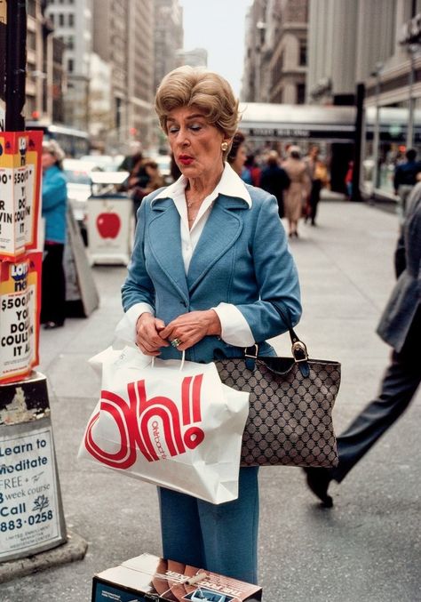 Robert Herman - The New Yorkers: Color Street Photography from the 1980s | LensCulture Robert Herman, Nyc History, Color Film, Vintage New York, Concrete Jungle, New York Street, Street Photo, The New Yorker, The 1980s