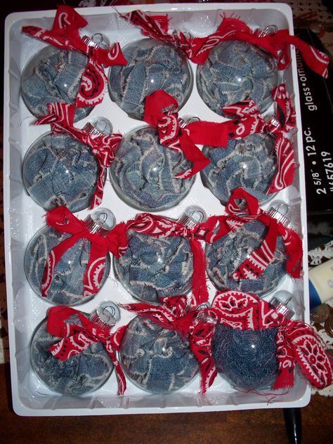 I bought the glass ornaments for $2.00 stuffed them with denim, and tide ripped up handkerchief! Good x-mas idea! Diy Rustic Christmas Ornaments, Diy Rustic Christmas, Christmas Ornaments Ideas, Western Christmas Tree, Artisanats Denim, Types Of Christmas Trees, Ornaments Ideas, Rustic Christmas Ornaments, Cowboy Christmas