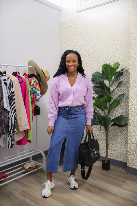 Jean Skirt With Sneakers, Skirt With Sneakers Outfits, Denim Skirt And Sneakers Outfit, Blue Jean Skirt Outfits, Skirt With Sneakers, Black Denim Skirt Outfit, Long Denim Skirts, Jeans Long Skirt, Skirts With Sneakers