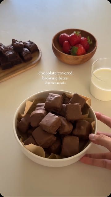 On The Go Aesthetic, Brownies Aesthetic, Mini Brownie Bites, Chocolate Recipes Easy, Chocolate Shells, Brownie Bites, Yummy Comfort Food, Tasty Baking, Dessert Tables