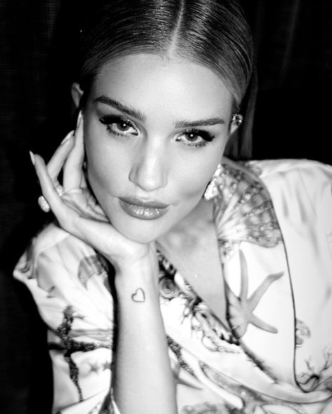 Versace glam with @nikkideroest and @cwoodhair 🖤 Oscar After Party, Rosie Hw, Rosie Huntington Whiteley, After Party, Instagram Inspiration, Vanity Fair, Getting Ready, Fashion Lifestyle, Septum Ring