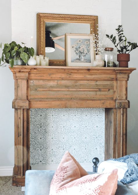 Mantle Decor Vintage, Fireplace Mantle Design, Antique Mantle Fireplace, Vintage Fireplace Mantle, Fireplace In Master, Stenciled Tile, Simple Mantle, Makeover Living Room, Faux Mantle