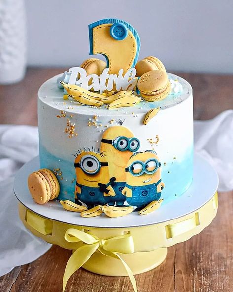 15 Super-Cool Minion Cake Ideas | The Bestest Ever! Minion Cake Ideas, Minion Cake Design, Birthday Cake Designs, Minion Birthday Cake, Cake For Boyfriend, Minions Birthday, Birthday Cake Decorating Ideas, Minion Birthday Party, 3rd Birthday Cakes