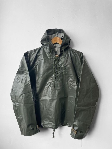 Vintage Military Smock Army Italian Waterproof Raincoat Jacket - Army Green - Tie Up Hooded - Medium Really unusual dark green tie up foul weather 1970s waterproof smock raincoats from the Italian military. Small batch of these in stock. DETAILS - Drawstring hem - Air vents at pits - Button adjustable cuffs - Hood and neckline tie adjustable - Very good deadstock condition - Genuine Italian vintage circa 1980s SIZING SIZING Slightly cropped fit We would suggest this fits a men's size M or ladies M-L. Shoulder seam to seam 20” Pit to pit 24.5”-25.5" Arm length shoulder to cuff 24” Back length 25”-26" FABRIC: Not stated on label but feels like pvc. CONDITION: The condition is very good, Deadstock, unique are rare items resurrected from storage. These are vintage so may show slight signs of w Dark Green Tie, Project 2025, Rare Items, Raincoat Jacket, Concept Clothing, Lady M, Vintage Mens Fashion, Nice Clothes, Green Tie