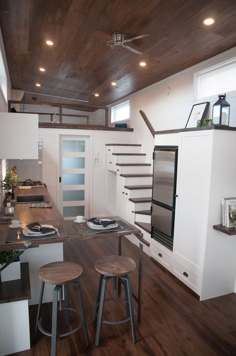 Design Case Mici, Two Bedroom Tiny House, Små Rum Lidt Plads, Wohne Im Tiny House, Best Tiny House, Tiny House Inspiration, Garage Apartment, Tiny House Kitchen, Small Room Design