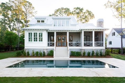 Portfolio — Kenneth Miller Architecture Pretty Beach House, Modern Beach Cottage, Beach Cottage Design, Beach Chic Decor, Lowcountry Style, Cottage Coastal, Building A Porch, Charleston Homes, Tropical Home Decor