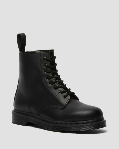 Military Style Boots, Festival Shoes, Dr Martens Boots, Leather Lace Up Boots, Comfy Shoes, Doc Martens, Nubuck Leather, Black Leather Boots, Dr. Martens Boots