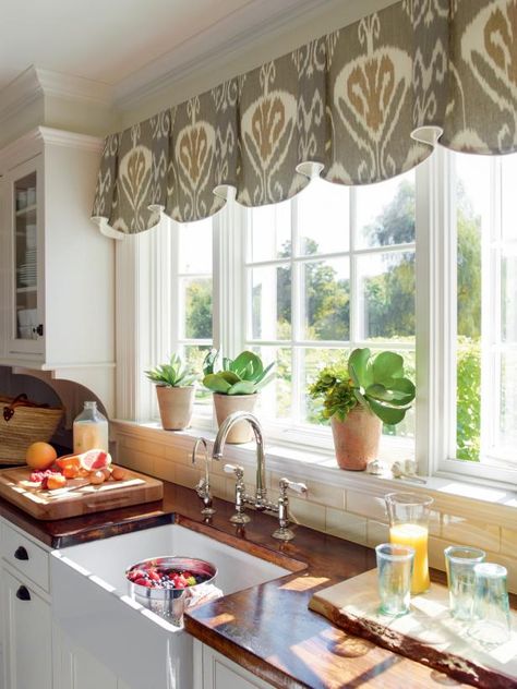 Kitchen Window Treatments Ideas, Bay Window Treatments, Kitchen Window Valances, Kitchen Bay Window, Kitchen Sink Window, Hgtv Kitchens, Kitchen Window Design, Window Treatments Ideas, Kitchen Window Curtains