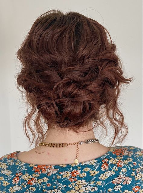 Auburn curly hair styled into low bun. Loose textured hair up do for wedding Wavy Up Do Hairstyles, Hair Updos Wavy Hair, Wavy Low Bun Wedding, Bridal Curly Hair Down, Up Do For Wavy Hair, Wavy Updo Wedding, Natural Wavy Wedding Hairstyles, Mid Length Curly Updo, Curly Low Updo