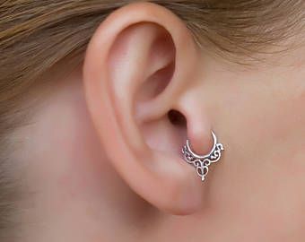 Silver ear tragus. tragus earring. tiny hoop earrings. daith piercing. helix earring Scroll Bar, Daith Jewelry, Morganite Earrings, Tragus Piercing Jewelry, Piercing Tragus, Tragus Earring, Helix Earring, Cute Ear Piercings, Daith Earrings