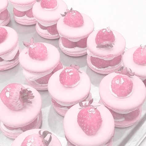 Pink Sweets, Soft Pink Theme, Cute Snacks, Pink Foods, Pastel Pink Aesthetic, Kawaii Food, Looks Yummy, Cute Desserts, Aesthetic Pink