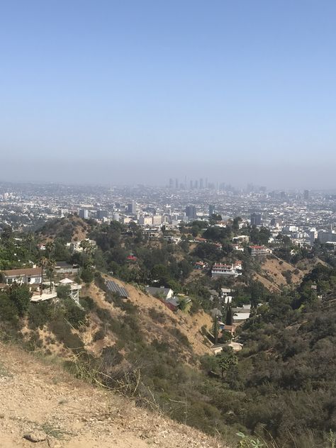 Mountain top view overlooking Los Angeles at Runyon Canyon in Hollywood Hills, California. Hollywood Hills View, Los Angeles Mountains, Mountain Top View, Angeles Aesthetic, Runyon Canyon, California Hills, California Mountain, Just Do It Wallpapers, Mountain View California