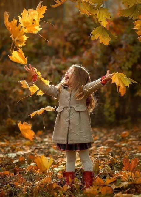 Autumn Photography Portrait, Crown Clip Art, Kids Falling, Toddler Photoshoot, Fall Family Portraits, Fall Shoot, Fall Family Pictures, Fall Mini, Kids Photoshoot