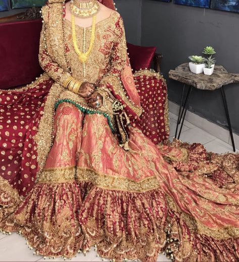 Farsi Garara Dress, Farsi Gharara, Diy Lehenga, Farshi Gharara, Barat Dress, Bride Earring, Khada Dupatta, Dulha Dulhan, Dulhan Dress