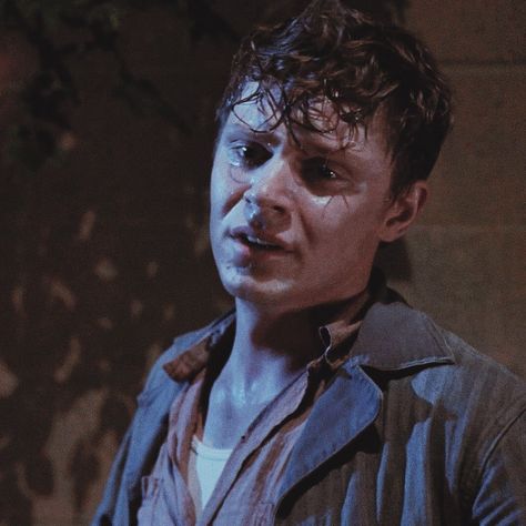 Evan Peters Crying, Jimmy Darling, Header Wallpaper, Evan Peters American Horror Story, Evan Thomas, Cary Elwes, American Horror Story Seasons, Bts Black, Tate Langdon