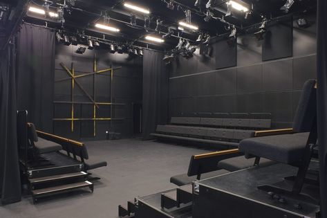 Studio Theatre Small Theatre Design, Theater Entrance, Drama Studio, Brutalism Interior, Cinema Ideas, Thanksgiving Play, Theatre Aesthetic, Theatre Classroom, Cinema Idea