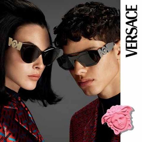 VERSACE BIGGIE, A MEETING OF ICONS... Summer Sunglasses Men, Crystal Noir, Sunglasses Men Vintage, Circle Sunglasses, Versace Eyewear, Flat Top Sunglasses, Random Box, Trendy Sunglasses, Summer Sunglasses