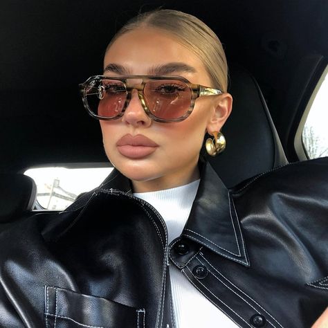 Jess Hunt on Instagram: “Quick car selfie 🖤” Yellow Tinted Sunglasses, Jess Hunt, Car Selfies, Black Wayfarer Sunglasses, Car Selfie, Gucci Eyeglasses, Mum Fashion, Michael Kors Sunglasses, Fendi Sunglasses