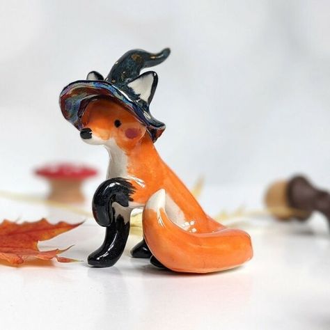 Clay Fox Sculpture, Fox Ceramics Pottery, Fox Clay Sculpture, Clay Animals Cute, Pottery Fox, Fox Ceramics, Fox Gifts, Fox Craft, Fox Pottery