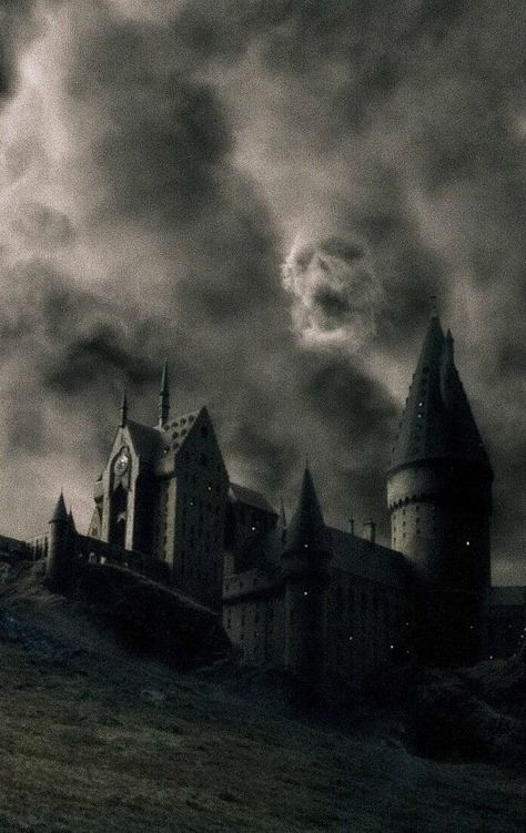 The Dark Mark, Dark Harry, Imprimibles Harry Potter, Harry Potter Wall, Harry Potter Background, Newt Scamander, Hogwarts Aesthetic, Hogwarts Castle, Slytherin Aesthetic