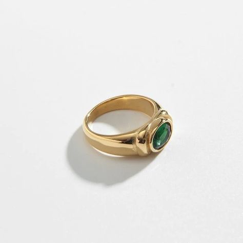 Vintage Engagement Rings Silver, Emerald Signet Ring, Married Af, Mens Ring Designs, Ring With Emerald, Ring Game, Emerald Ring Gold, Ring Inspo, Vintage Jewelry Box