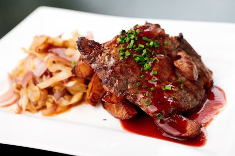 Wanna make Instant Pot Pork Chops in Tomato Sauce? My name is Corrie and I am here to help! Oh and I also have 1040+ FREE pressure cooker recipes especially for you :) Pork Chops In Tomato Sauce, Wine Reduction Sauce, Red Wine Reduction Sauce, Reduction Sauce, Boneless Pork Loin Chops, Instant Pot Pork Chops, Red Wine Reduction, Marinated Pork Chops, Pork Sauce