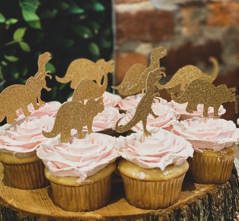 Girly Dinosaur Party, Pink Dinosaur Party, Double Birthday Parties, Jurassic Park Birthday Party, Jurassic Park Birthday, Girl Dinosaur Birthday, Dinosaur Cupcakes, Dinosaur Birthday Party Decorations, Dinosaur Birthday Cakes