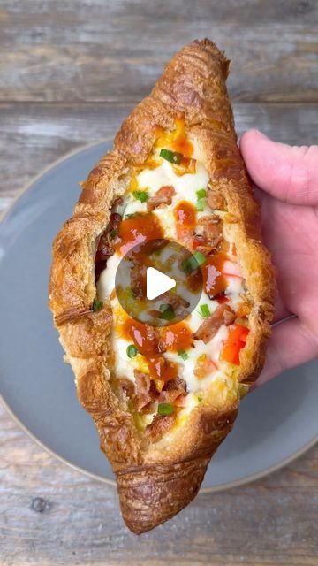 Nick Nesgoda on Instagram: "Breakfast Croissant Boats These are a super easy way to meal prep for breakfast during a busy week! Recipe for 4 boats • Cut the top third off of each croissant then remove some of the filling or press/pack it down. • Fry up 4 slices of bacon until crispy (1 for each croissant) then chop it up into bite size pieces. • Whisk 4 eggs together with 1/4 cup heavy whipping cream • Assemble boats with chopped bacon, bell peppers, green onions, pepper jack and cheddar cheese. • Pour in your whisked eggs then season on top with salt & pepper • Place on a cookie sheet then get them in your oven or grill them at 350F for 15 mins • Once the egg has cooked and the cheese is melted, they are done • Top with your favorite hot sauce and enjoy! . . #breakfast #mealprep # Croissant Boats, Meal Prep For Breakfast, Crescent Breakfast, Breakfast Croissant, Breakfast Slider, Crescent Recipes, Croissant Breakfast, Camping Breakfast, Good Morning Breakfast