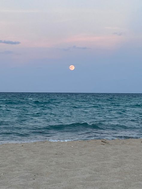 Full Moon Beach Photography, Moon Beach Aesthetic, Ocean Spiritual, Full Moon Beach, Cloudy Beach, Moon Circle, Moon Beach, Moving To Miami, Healing Magic