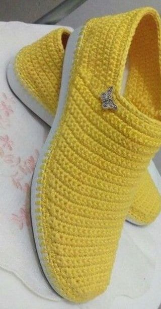 zapatillas de ganchillo para adultos bonitas Sandal Rajut, Crochet Slipper Boots, Crochet Flip Flops, Crocheted Slippers, Crochet Shoes Pattern, Crochet Slipper Pattern, Womens Crochet Patterns, Crochet Boots, Crochet Sandals