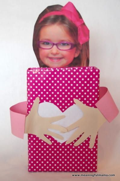 Diy Valentines Holder For Kids, Valentines Day Shoebox Ideas, Mailbox Holder, Homeroom Mom, Valentine Box Ideas, Valentines Activities, Make A Monster, Valentine Card Box, Box Valentine