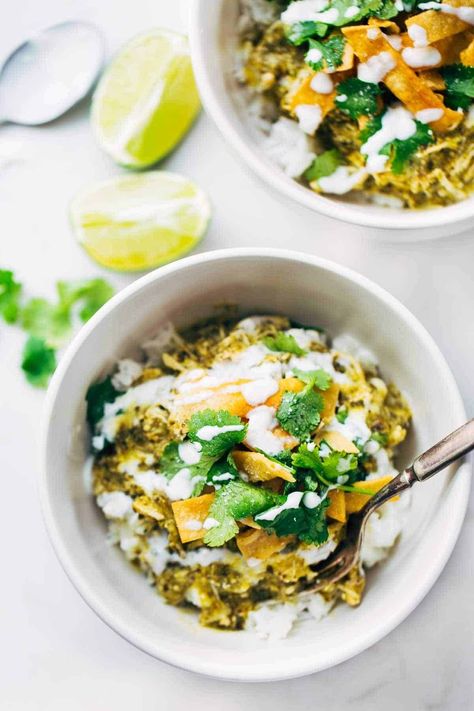 Roasted Tomatillo Chicken and Rice Bowls - shredded chicken with homemade Roasted Tomatillo sauce on rice with cilantro, sour cream, and tortilla strips. #dinner #chicken #recipe #yum #healthy | pinchofyum.com Leftover Roast Chicken Recipes, Chicken And Rice Bowls, Tomatillo Chicken, Tomatillo Recipes, Tomatillo Sauce, Roasted Tomatillo, Leftover Chicken Recipes, Rice Bowls Recipes, Chicken Dinners