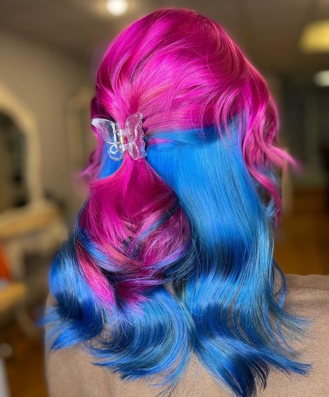 Underlayer Hair Dye, Arctic Fox Virgin Pink, Underlayer Hair Color, Half Up Claw Clip, Custom Color Wigs, Weird Haircuts, Funky Hair Colors, Blue And Pink Hair, Bright Pink Hair