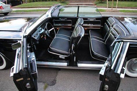 Old Luxury Cars, 1966 Lincoln Continental, Lincoln Continental Convertible, Lincoln Motor, Lincoln Cars, Vintage Vehicles, American Classic Cars, Sweet Cars, Lincoln Continental