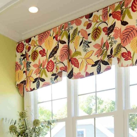 Multi Colored Valances - Priority Window Valances Pretty Window Treatments, Curtain Valance Ideas, Living Room Valances, Box Pleat Valance, Popular Window Treatments, Diy Valance, Drapery Ideas, Valance Patterns, Kitchen Window Valances