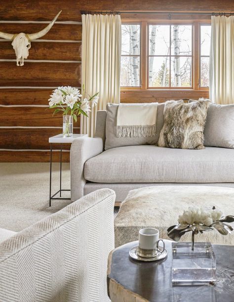 An elegant meets rustic home designed by WRJ Design & architects Vera Iconica. Light Grey Furniture, Log Cabin Remodel, Log Cabin Living Room, Log Home Interior, Modern Log Cabin, Luxury Log Cabins, Log Cabin Living, Log Cabin Interior, Log Home Interiors