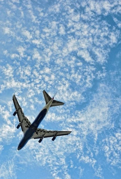 Airplane Aesthetic, Peaceful Blue, Flying In The Sky, Airplane Wallpaper, Airplane Flying, Airplane Photography, Kid Friendly Travel Destinations, Valentine Photography, Kid Friendly Trips