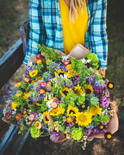 Flower Farm Ideas, Gardening Business, Farmers Market Flowers, Cut Garden, Growing Cut Flowers, Market Flowers, Cut Flower Farm, Succession Planting, Farming Business