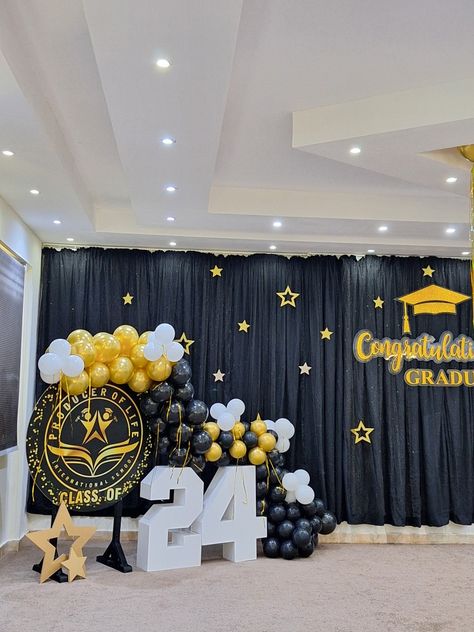 Decoration For Freshers Party, Graduation Stage Decoration Ideas, Freshers Decoration Ideas, Farewell Ideas For Seniors, Freshers Party Decoration Ideas, Farewell Party Ideas Decoration, Graduation Decoration Ideas Backdrops, Farewell Decoration Ideas, Graduation Ceremony Ideas