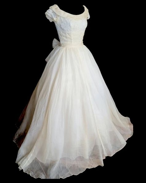 Vintage Wedding Dress Restoration Revisited: This was one of my favorites that I've done that had short sleeves. I'm happy this one found its second chance and it was such a joy to work on. My favorite part was realizing how extraordinary that bow in the back was meant to be! I mean look at that difference! #vintage #wedding #vintagewedding #vintageweddingdress #restore #restoration #beforeandafter #dress #yellow #white #1950s #1940s #silk #chiffon #clean #dirty #handwash #secondchance #re... Tulle Layered Wedding Dress, Vintage Wedding Dress 1950s 1940s, Wedding Dress Restoration, Silk Chiffon Wedding Dress, Vintage Wedding Dress 1950s, Layered Wedding Dresses, Winter Queen, Sleeved Wedding, Vintage Wedding Dress