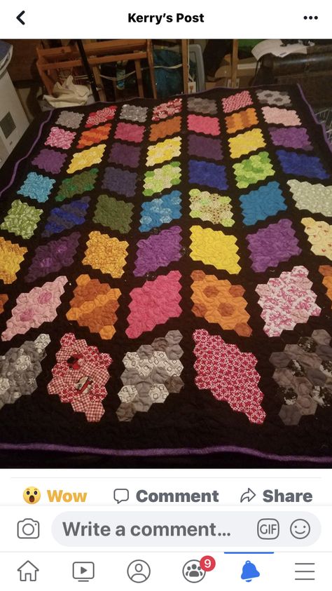 Hexagon Quilt Tutorial, Hexie Projects, Hexie Patterns, Hexie Quilts Patterns, Grandmothers Flower Garden Quilt, Hand Pieced Quilts, Hexagon Quilt Pattern, Hexagon Patchwork, Bargello Quilts