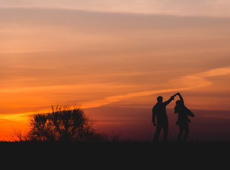 Dancing in the Sunset - Rochester MN area couple photographer Danielle Vetterkind Photography, engagement session, dance, silhouette www.portraitsbydanielle.com Dancing In The Sunset, Sunset Dancing, School Portfolio, Country Couple Pictures, Rochester Mn, Film Shoot, Dance Silhouette, Country Couples, Couple Silhouette