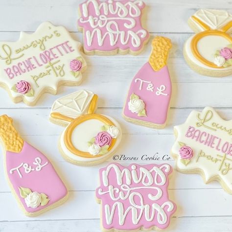 Bachelorette Decorated Sugar Cookies Wedding Royal Icing Ring Shower Bride Groom Engagement - Etsy Bachelorette Party Cookies Decorated, Bachelorette Cookie Ideas, Bachelorette Party Cookies, Bachelorette Cookies, Cookies Wedding, Wedding Cake Display, Wedding Royal, Fort Benning, Plaque Cookies