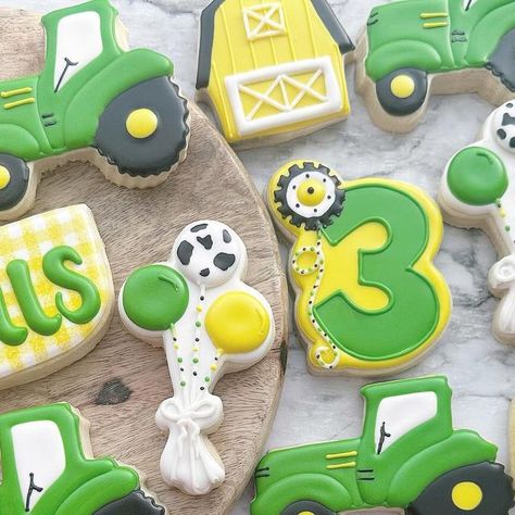 Tractor Birthday Cookies, Tractor Cookies Decorated, Tractor Cookies, Happy 3rd Birthday, Farm Cookies, Cookie Cakes, Old Tractor, Leo Birthday, Tractor Birthday