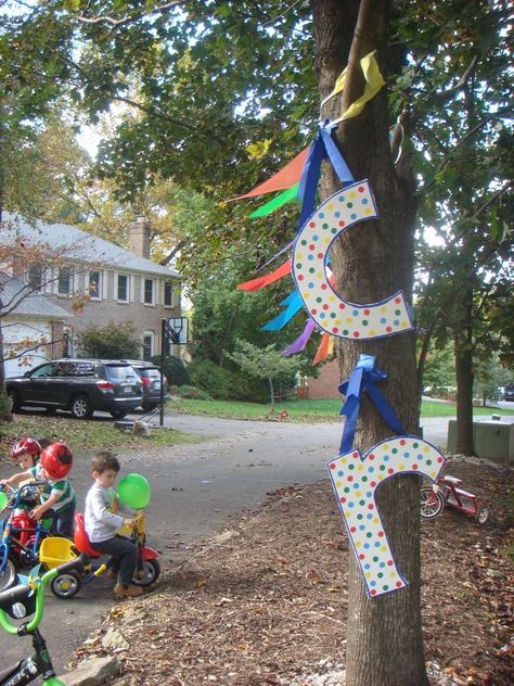 Cordrey's 4th Birthday Bike Parade | CatchMyParty.com Bike Parade Ideas, Bicycle Birthday Parties, Bicycle Birthday, Bike Parade, Catch My Party, Birthday Party Ideas, Ideas Photo, 4th Birthday, Photo 1