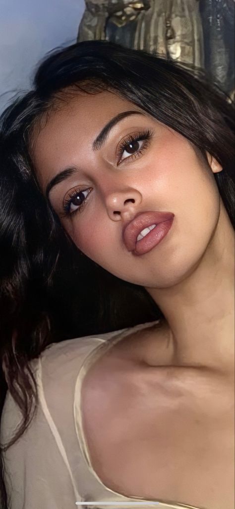 Cidney Kimberly, Round Face Makeup, Pretty Nose, Nose Makeup, Makeup Books, Slimmer Face, Face Aesthetic, Cindy Kimberly, Healthy Skin Tips